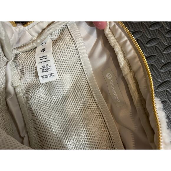 Lululemon Everywhere Belt Bag 1L Fleece White Gold Fanny Pack Ivory Soft - Picture 6 of 8